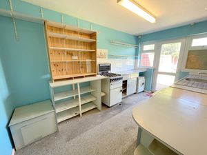 Cedar Avenue- click for photo gallery